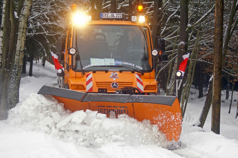 Unimog U 300 im Schneeeinsatz