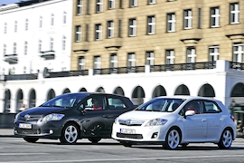 Toyota Auris 2.0 D-4D Toyota Auris 1.8 Hybrid