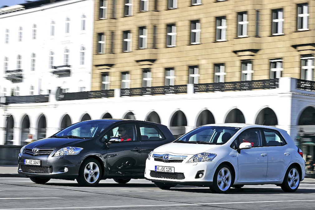 Toyota Auris 2.0 D-4D Toyota Auris 1.8 Hybrid