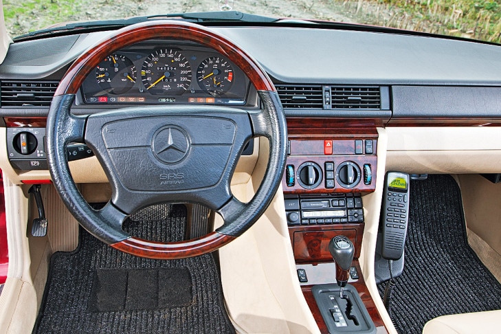 Mercedes-Benz A 124 E 200