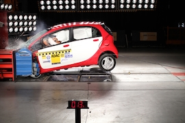 Mitsubishi i-MiEV im Crashtest