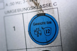 Prüfsiegel an Zapfsäule