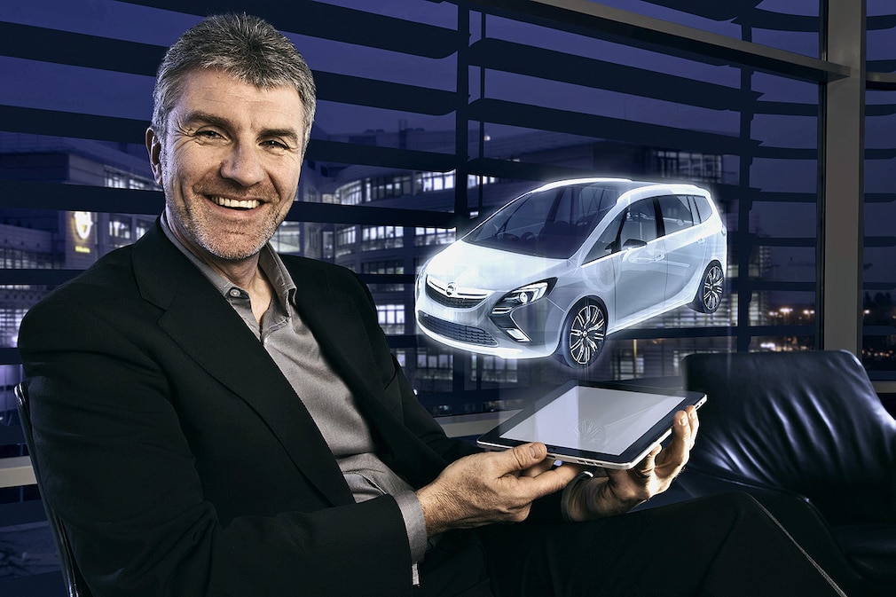 Mark Adams mit Studie Opel Zafira Tourer Concept
