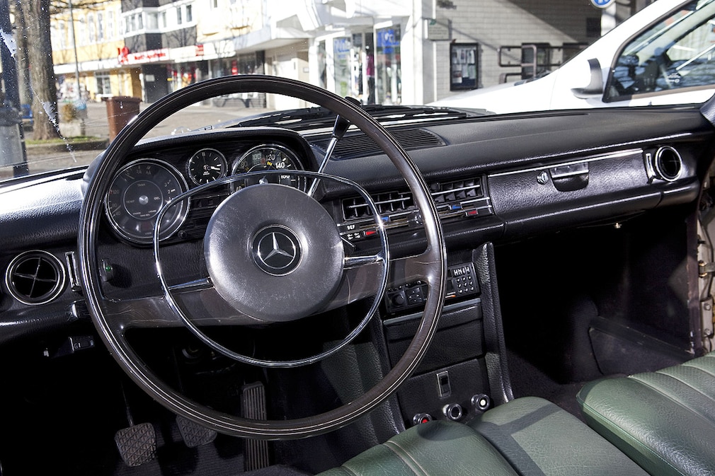 Mercedes Benz /8 220