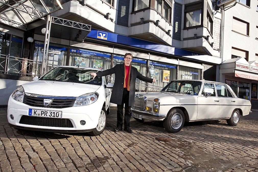 Dacia Sandero und Mercedes 220 /8