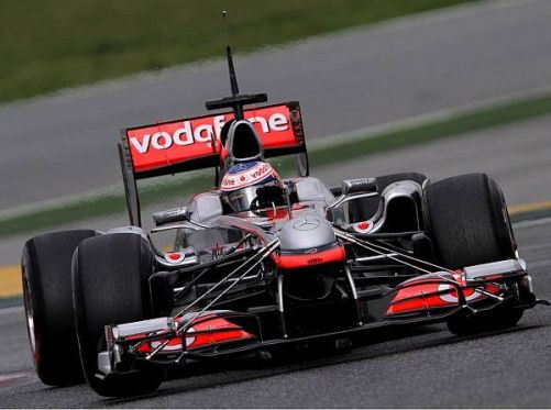 Mit Messgeräten übersät: Jenson Button beim Test in Barcelona