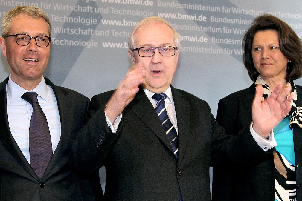 Bundesumweltminister Norbert Röttgen (CDU), Bundeswirtschaftsminister Rainer Brüderle (FDP) und Bundeslandwirtschaftsministerin Ilse Aigner (CSU, v.l.) am Dienstag (08.03.2011) zu Beginn des "Benzin-Gipfels" im Bundeswirtschaftsministerium in Berlin
