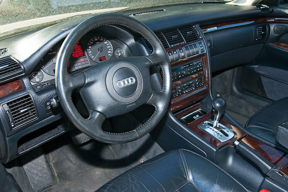 Audi A8 3.7