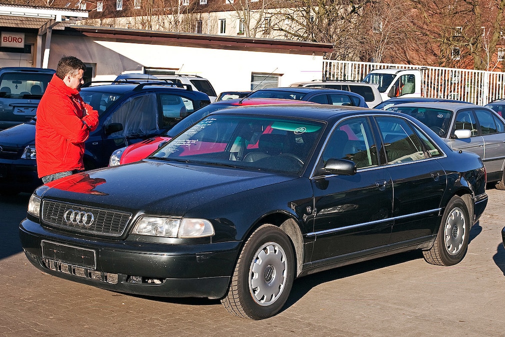 Audi A8 3.7