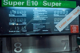 Zapfsäule mit ausverkauftem Super 95