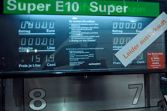 Zapfsäule mit ausverkauftem Super 95