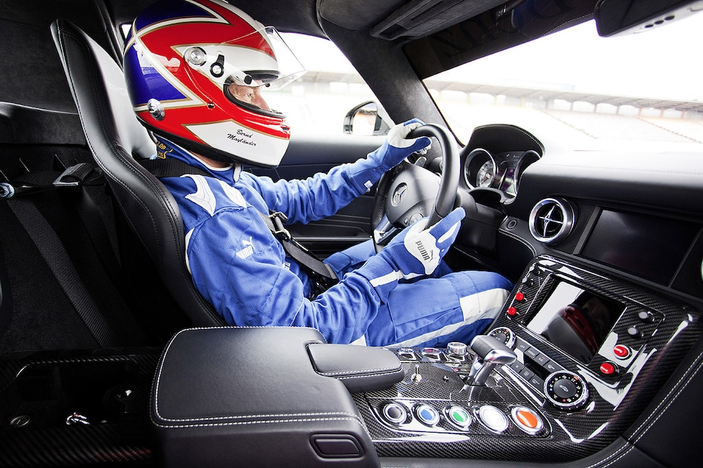 Mercedes-Benz SLS AMG Official F1™ Safety Car 2011