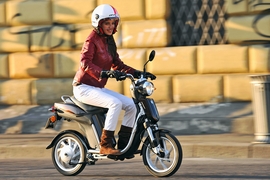 EC-03 Elektroroller von Yamaha
