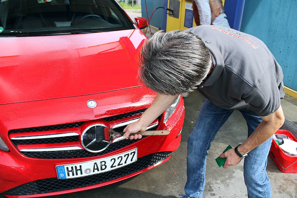 So bringt der Fahrzeug-Aufbereiter ein Auto auf Vordermann