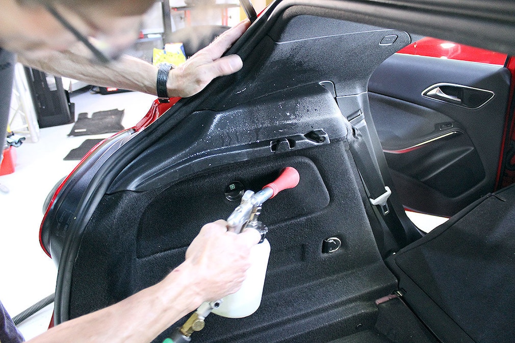 So bringt der Fahrzeug-Aufbereiter ein Auto auf Vordermann