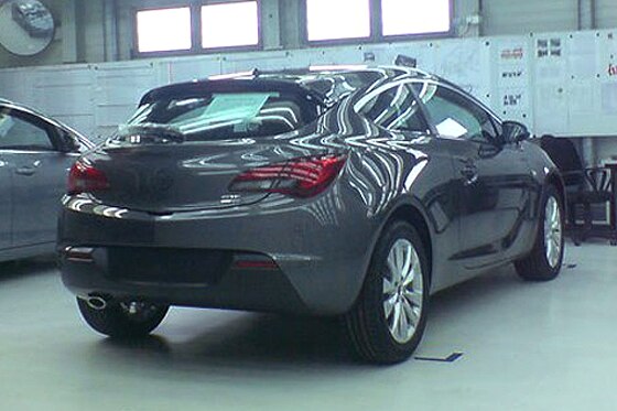 Opel Astra GTC Erlkönig