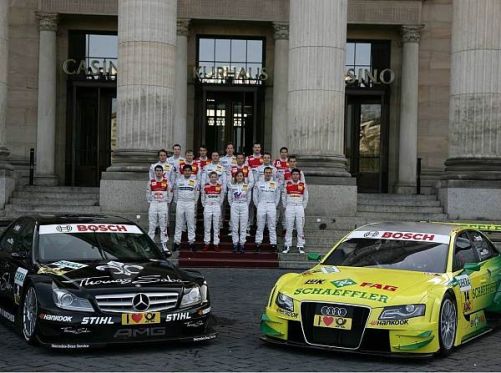 Der Paffett-Mercedes und der Tomczyk-Audi vor den DTM-Piloten 2011