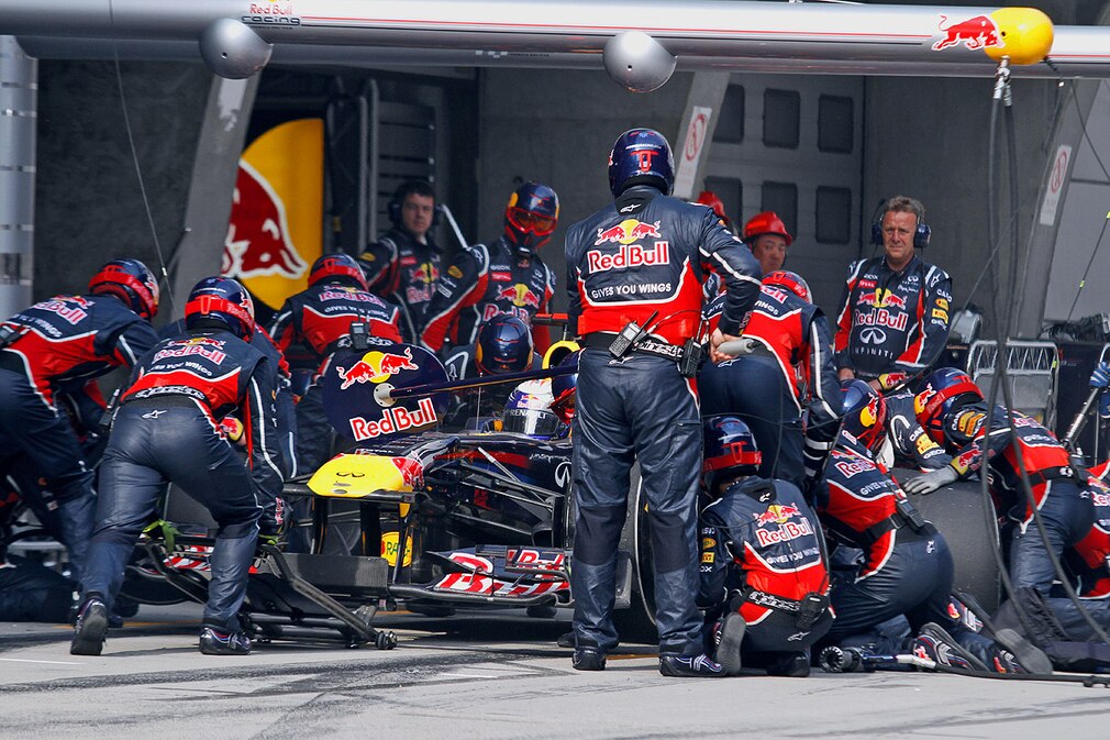 Pit stop for Sebastian Vettel (GER) Red Bull Racing
