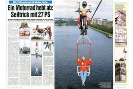 Ein Motorrad hebt ab