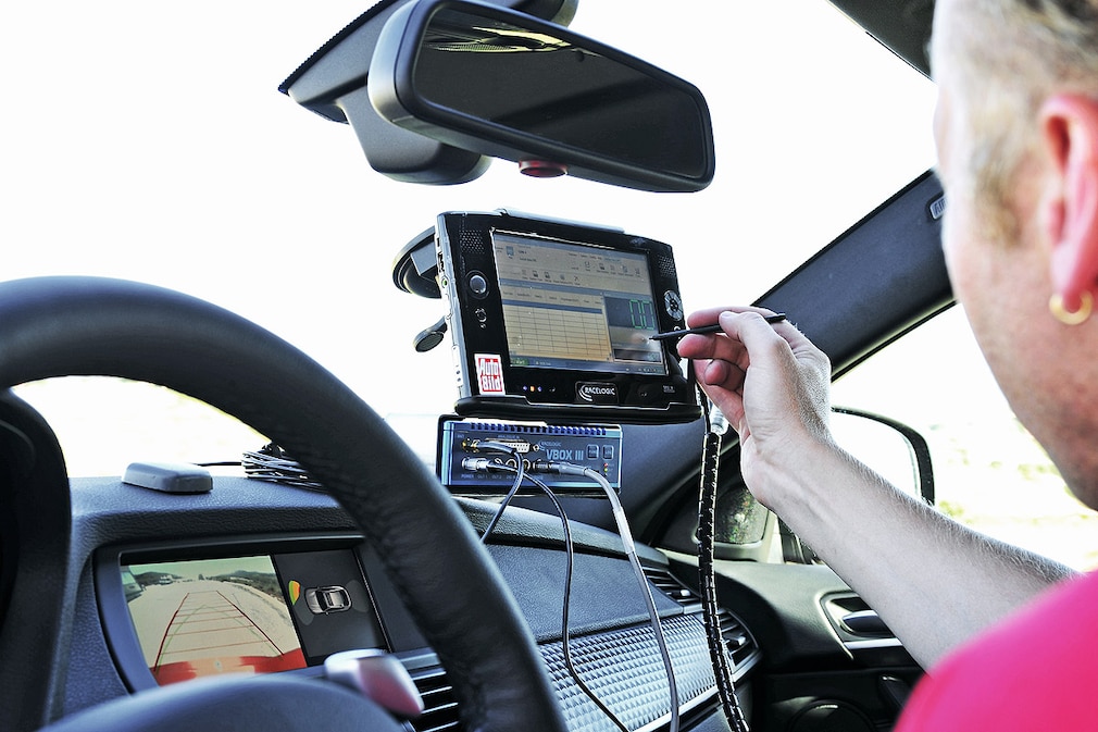 Auf dem Mini-PC werden die Ergebnisse noch im Fahrzeug abgeglichen