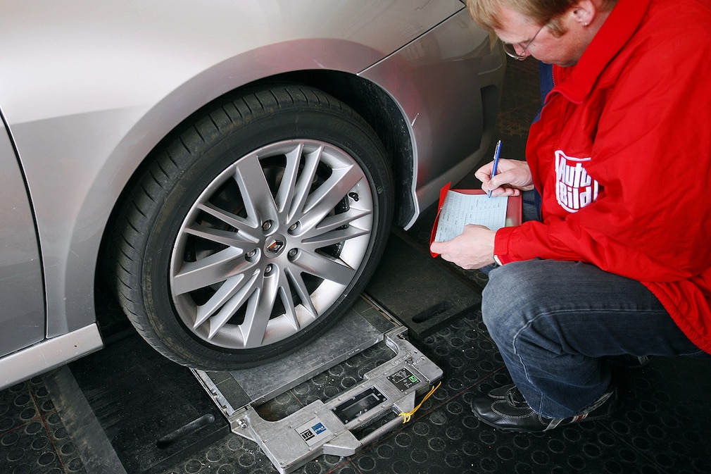 Jeder Testwagen wird gewogen