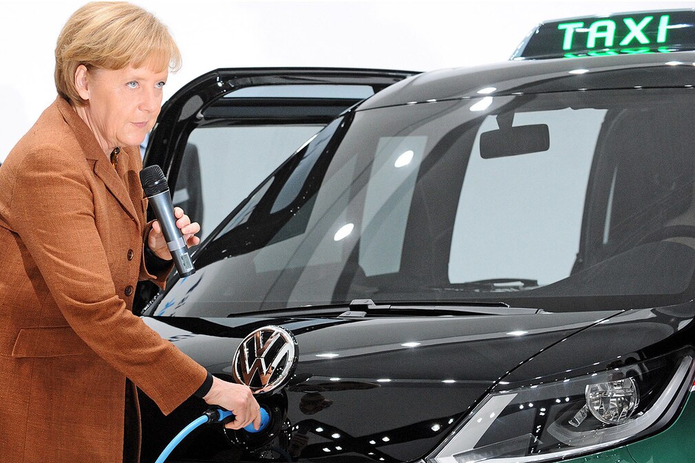 Angela Merkel am VW-Milano-Taxi