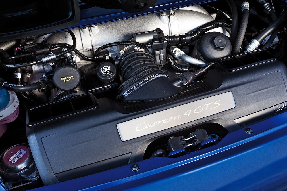 Porsche 911 Carrera 4 GTS Cabrio