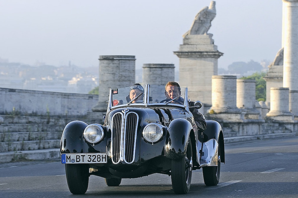 Dr. Hans H. Hamer (re.) und Ulrich Knieps im BMW 328