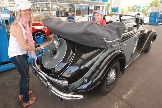 Alte Autos brauchen Sprit.