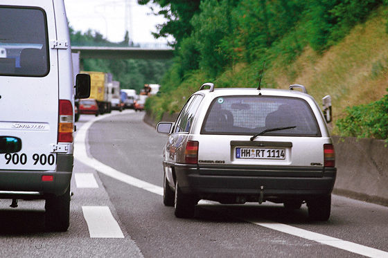 Autobahn: Benutzen der Standspur