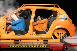 ADAC-Crashtest für Hinterbänkler