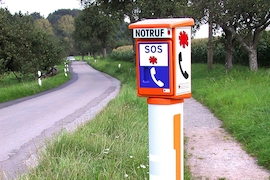 Notrufsäule an Landstraße