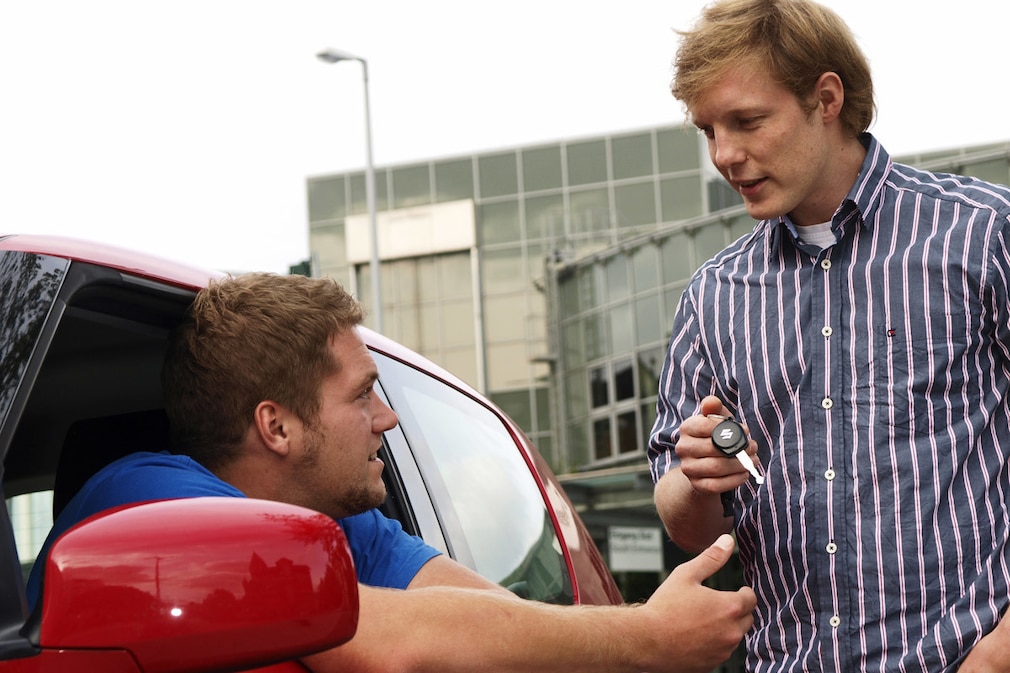 Fremdes auto ausleihen