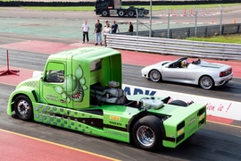 Volvo Hybrid-Truck vs. Ferrari