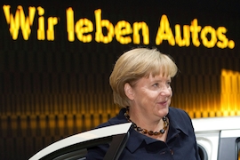 Angela Merkel auf der IAA 2011