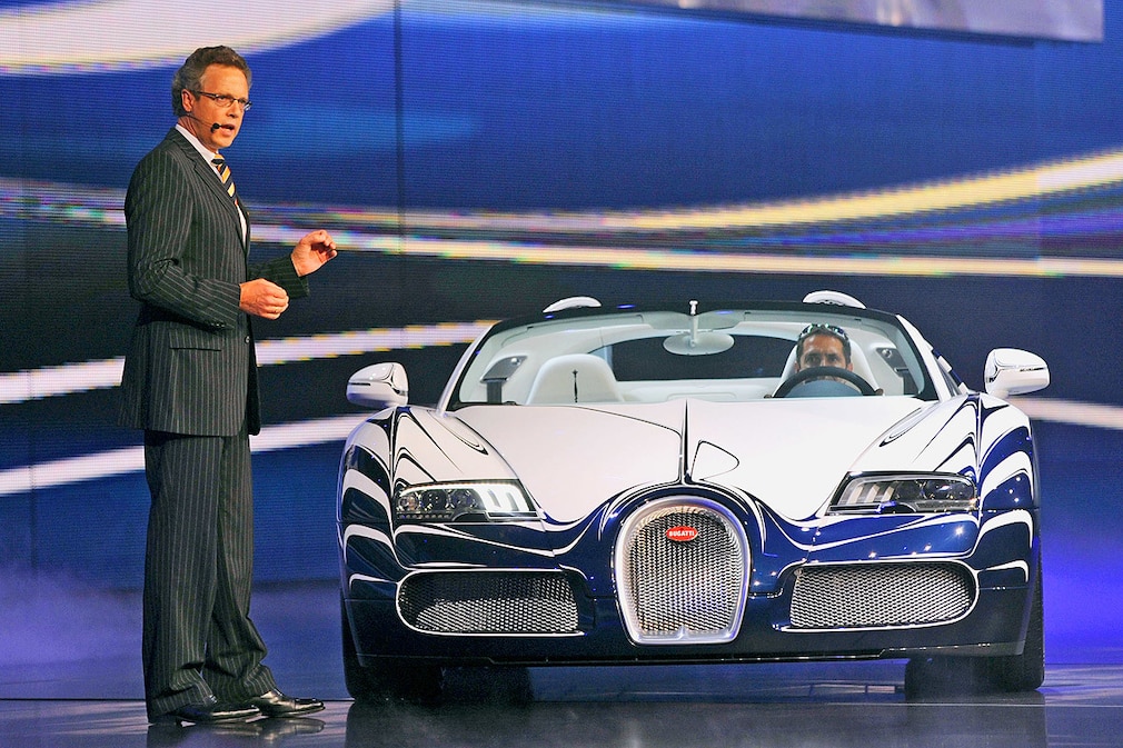 Bugatti-Chef Wolfgang Dürheimer auf der IAA 2011