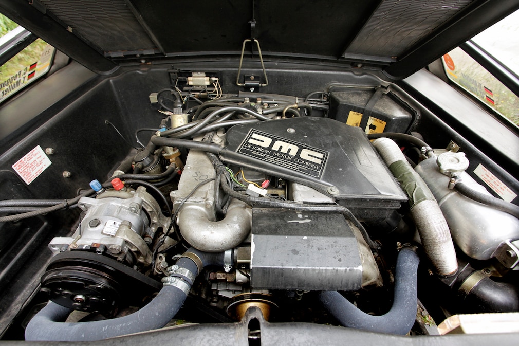 DeLorean DMC-12