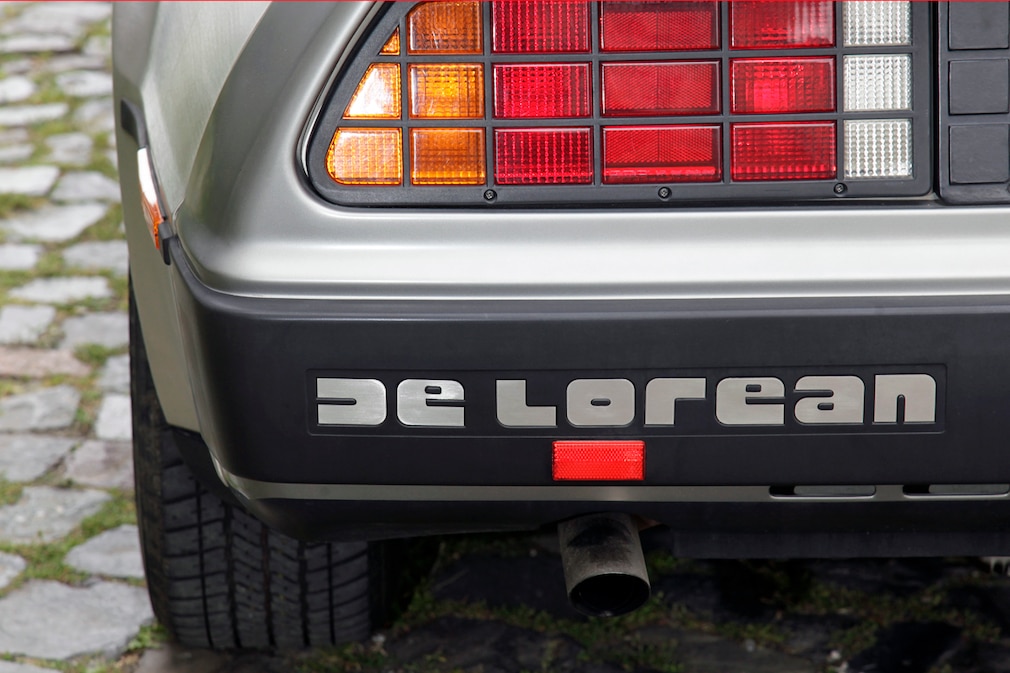DeLorean DMC-12