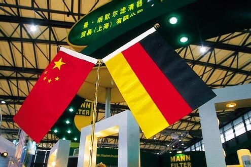 Chinesische und deutsche Flagge