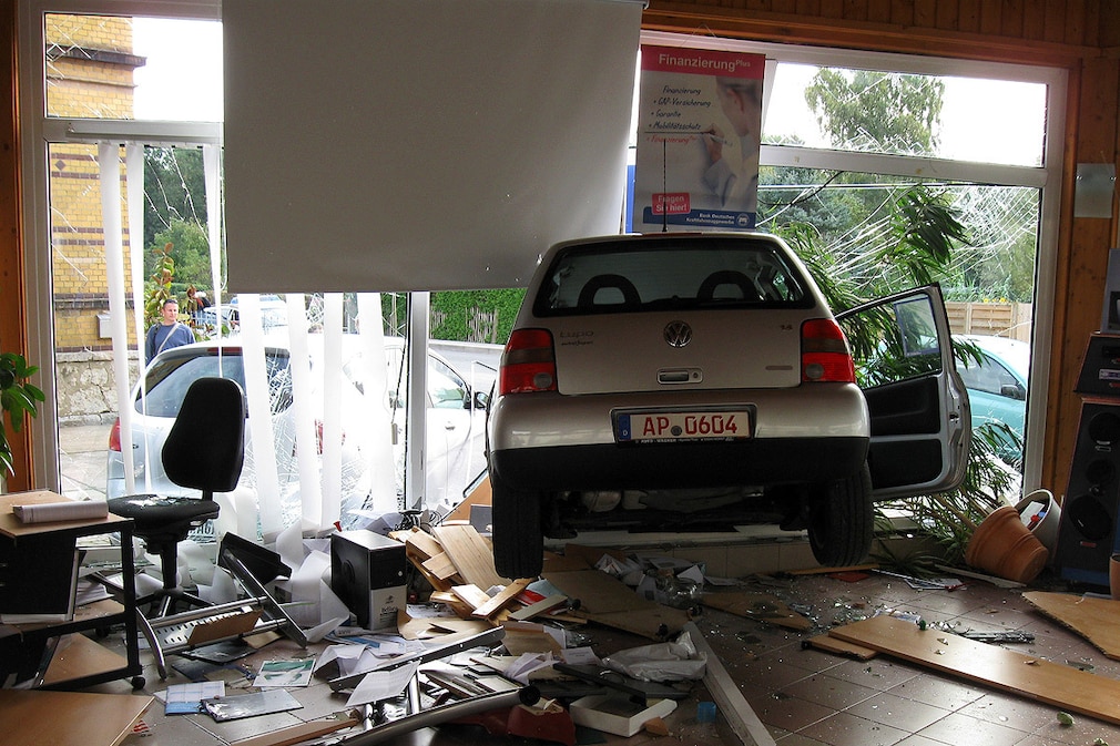 Unfall im Autohaus in Apolda