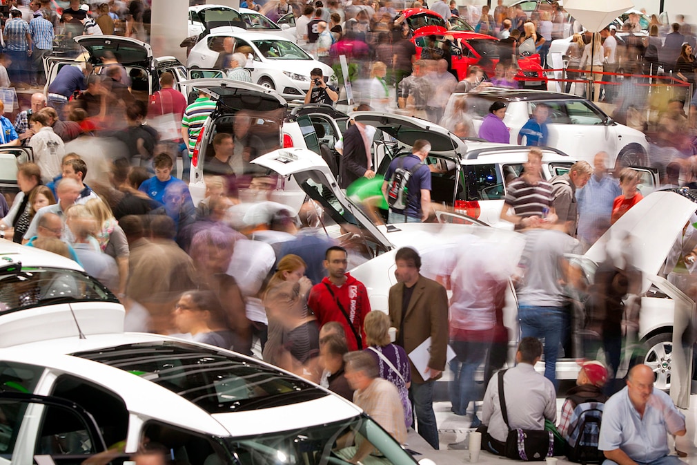 Publikum auf der IAA 2011
