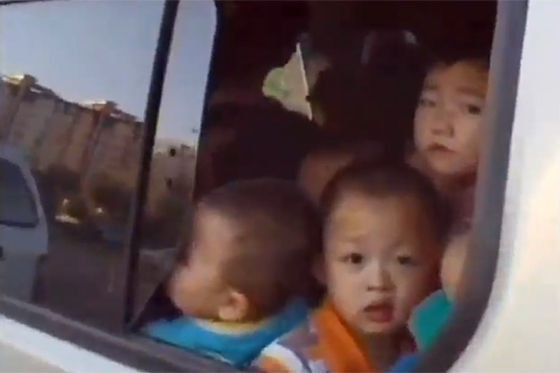 China: 64 Schüler im Van