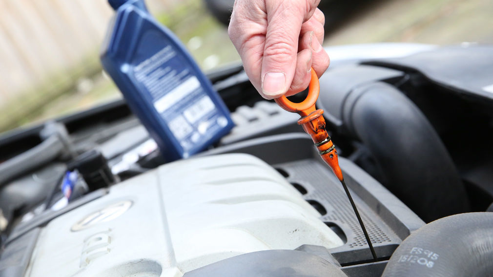 Ölstand prüfen: So geht's