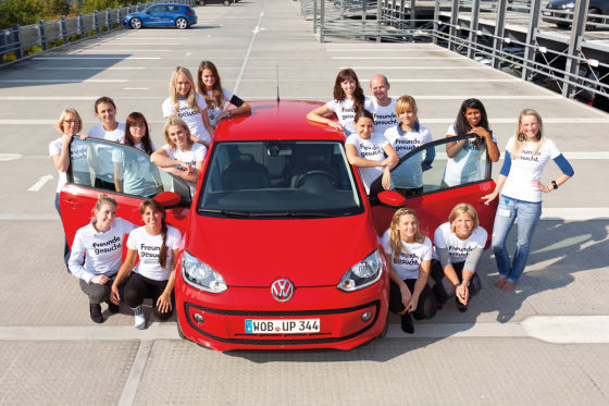 16 Menschen im VW Up