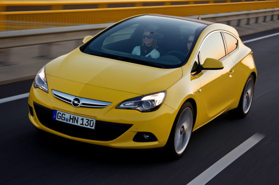 Opel Astra GTC mit Panorama-Frontscheibe
