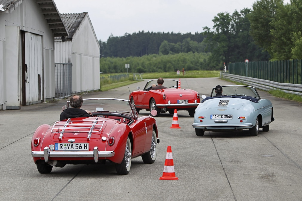 Alfa Romeo Giulietta Spider 750 D Porsche 356 A Super Convertible D MGA Roadster