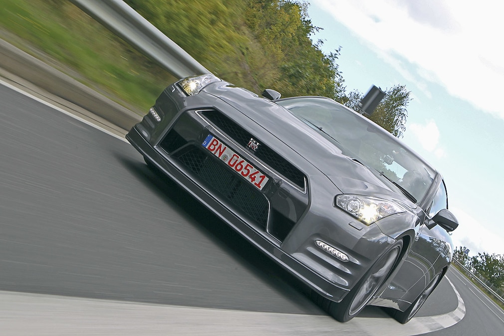 Nissan GT-R