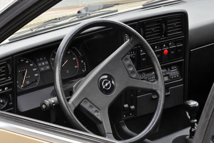 Opel Monza 2.0 E