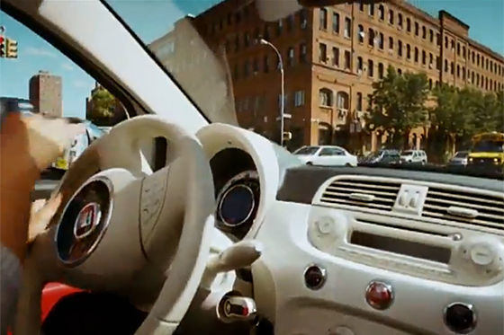 Jennifer Lopez im Fiat 500