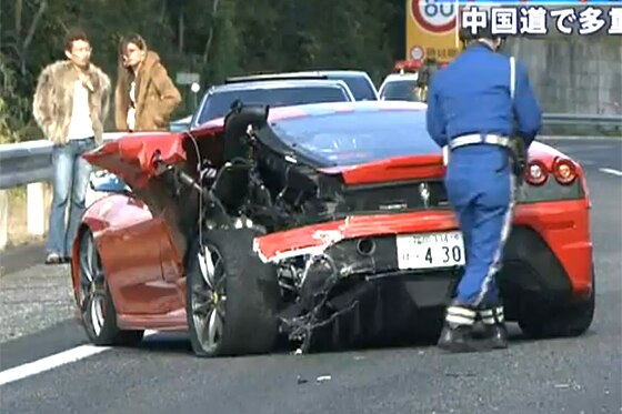 Massenunfall Sportwagen